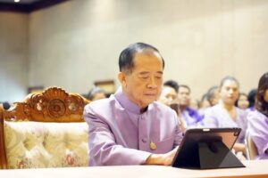 ภาพผู้ช่วยศาสตราจารย์วุฒิศักดิ์ ลาภเจริญทรัพย์ ลงนามถวายพระพรชัยมงคลฯ ออนไลน์ ผ่านเว็บไซต์ลงนามถวายพระพร (https://bless.ru.ac.th)