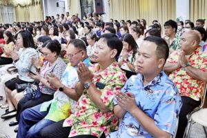 ภาพบุคลากรสำนักหอสมุดกลาง ร่วมพิธีบังสุกุลอุทิศส่วนกุศลให้แก่ผู้บริหารมหาวิทยาลัยรามคำแหง ผู้ล่วงลับ