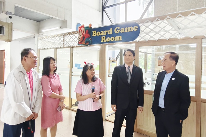 ภาพคณะผู้บริหารเยี่ยมชม บริการเปิดใหม่ Board Game Room