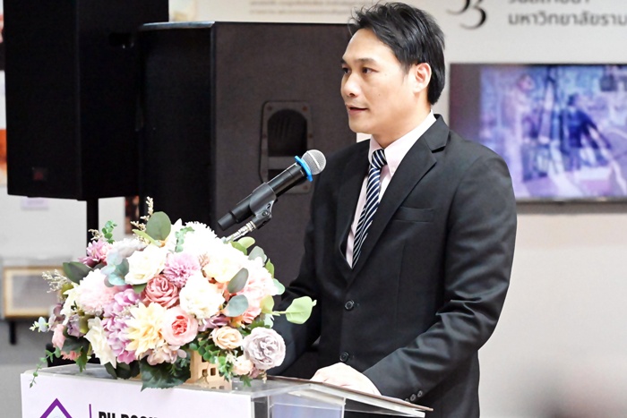 ภาพอาจารย์ ดร.ภูวเดช ธนิชานนท์ กล่าวรายงานวัตถุประสงค์การจัดโครงการ