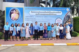 ภาพผู้บริหาร และตัวแทนบุคลากรสำนักหอสมุดกลาง ร่วมพิธีถวายพระพรชัยมงคลฯ