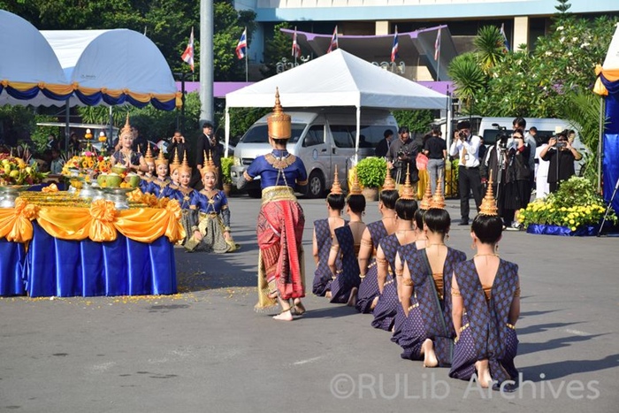 ภาพการแสดงถวายราชสักการะ 1 ชุด