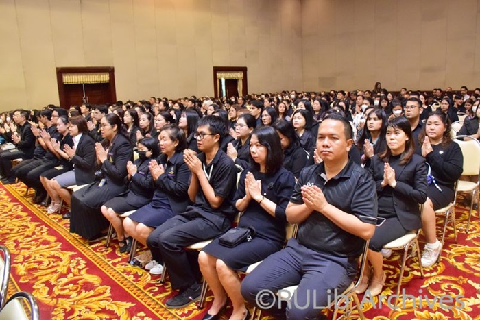 ภาพบุคลากรสำนักหอสมุดกลาง ร่วมร่วมโครงการวันคล้ายวันพระบรมราชสมภพฯ
