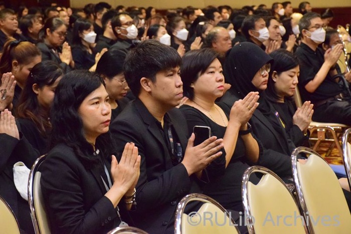 ภาพบุคลากรสำนักหอสมุดกลาง ร่วมร่วมโครงการวันคล้ายวันพระบรมราชสมภพฯ