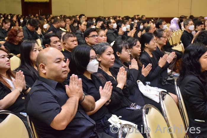 ภาพบุคลากรสำนักหอสมุดกลาง ร่วมร่วมโครงการวันคล้ายวันพระบรมราชสมภพฯ
