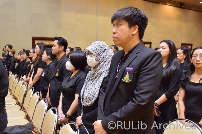 ภาพบุคลากรสำนักหอสมุดกลง ส