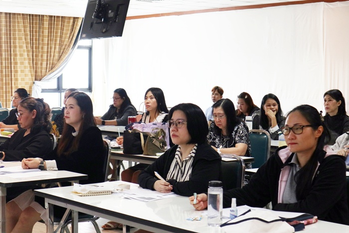 ภาพคณะผู้ตรวจติดตามคุณภาพภายในของสำนักหอสมุดกลาง เข้าร่วมเสวนาทางวิชาการ