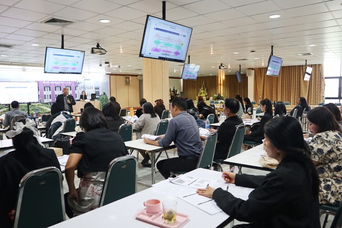 ภาพคณะผู้ตรวจติดตามคุณภาพภายใน เข้าร่วมเสวนาทางวิชาการ
