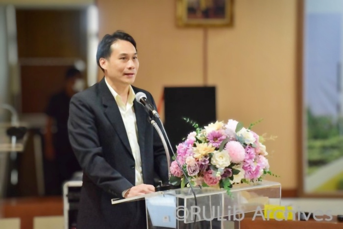 ภาพอาจารย์ ดร.ภูวเดช ธนิชานนท์ ผู้อำนวยการสำนักหอสมุดกลาง ทำพิธีเปิดอบรมการใช้งานโปรแกรมตรวจสอบการคัดลอกผลงาน Copyleaks ภาพอาจารย์ ดร.ภูวเดช ธนิชานนท์ ผู้อำนวยการสำนักหอสมุดกลาง ทำพิธีเปิดอบรมการใช้งานโปรแกรมตรวจสอบการคัดลอกผลงาน Copyleaks