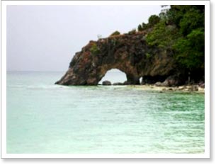 ซุ้มประตูหิน ถ่ายภาพโดย สราลี สงค์จำเริญ