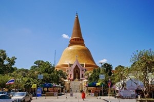 ภาพองค์พระปฐมเจดีย์ โดย Sukanda Teangjaroen ที่มา http://reviewtemple.blogspot.com/2014/07/4.html